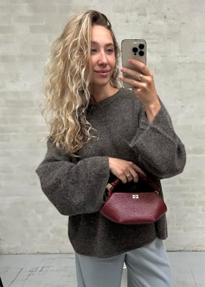 Alba strik Mole Melange Boii Studios 